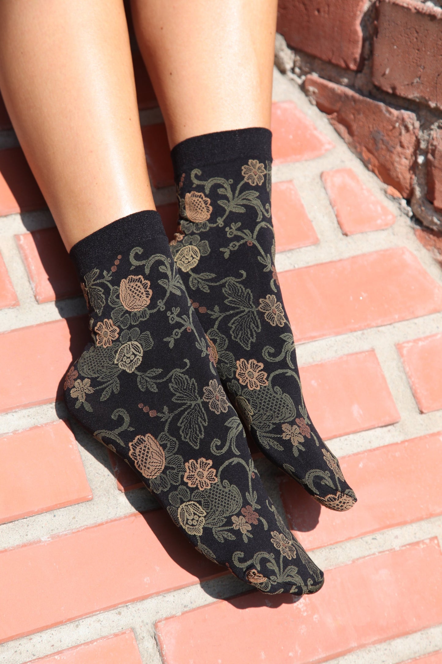 DAISY socks with green flowers